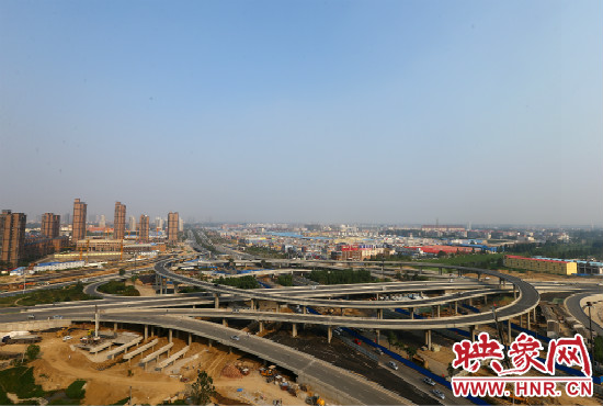 中州大道與南三環(huán)相接的立交橋，預(yù)計(jì)明年將建成通車。