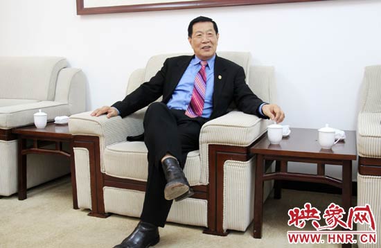 以精湛讀到的刑偵鑒識技術享譽國際的李昌鈺博士，被譽為“當代福爾摩斯”。