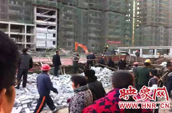 圖為事故現(xiàn)場(chǎng)情況，當(dāng)?shù)厝罕姽﹫D。