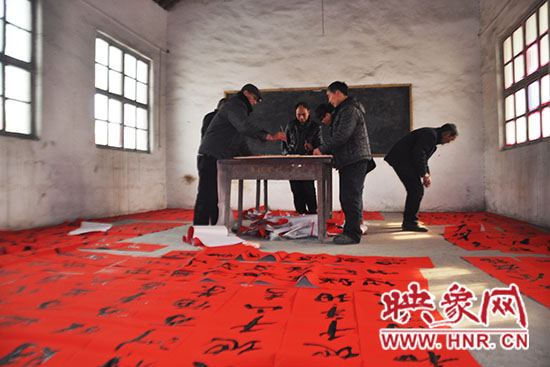 目前已經(jīng)書寫了超過一萬幅春聯(lián)。