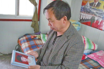 　每次想起自己3歲小孫女的無辜離世，老高都深深地悔恨自己交友不慎