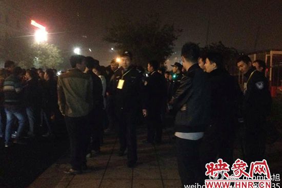 11月1日深夜，鄭州鄭東新區(qū)夜總會(huì)“皇家一號(hào)”被查處。網(wǎng)友供圖