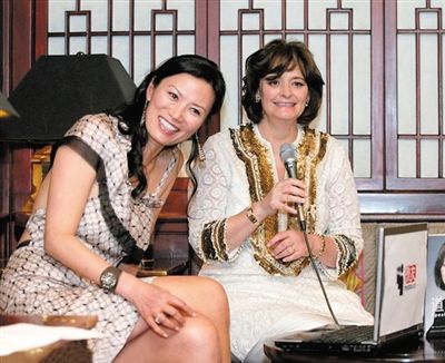 英國《每日郵報》刊發(fā)了一張鄧文迪曾幫助布萊爾夫人在中國推銷其自傳的圖片。