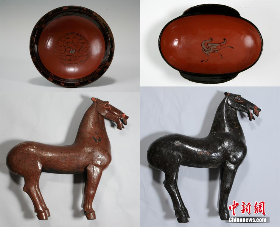 圖為出土漆器240余件，器形有耳杯、奩、幾、盤(pán)、盒、俑、馬等。