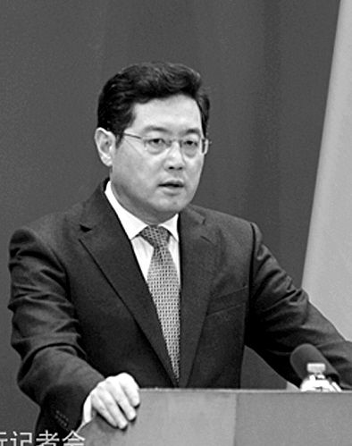 23日，秦剛在外交部例行記者會(huì)上。