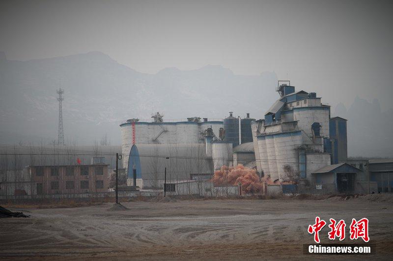 　2014年2月17日，石家莊市再次啟動(dòng)壓減水泥過剩產(chǎn)能、治理大氣污染水泥企業(yè)集中爆破拆除行動(dòng)。