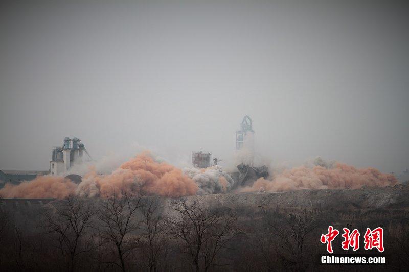 　2014年2月17日，石家莊市再次啟動(dòng)壓減水泥過剩產(chǎn)能、治理大氣污染水泥企業(yè)集中爆破拆除行動(dòng)。