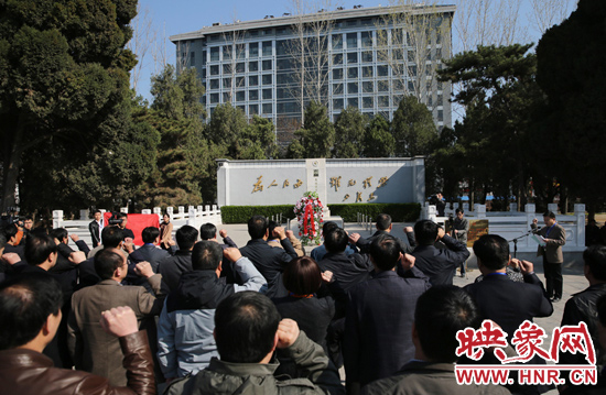 在焦裕祿紀念館，參觀的人絡繹不絕，一批批來自全國各地的黨員干部前來學習焦裕祿事跡