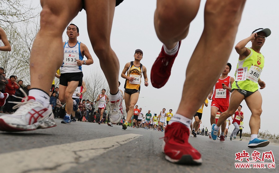 約五公里處，選手們已經拉開了距離。