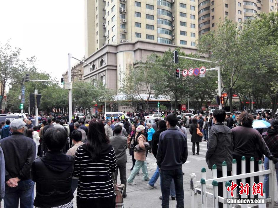 自治區(qū)和烏魯木齊市有關(guān)部門迅速處置，傷員已全部送往醫(yī)院救治。
