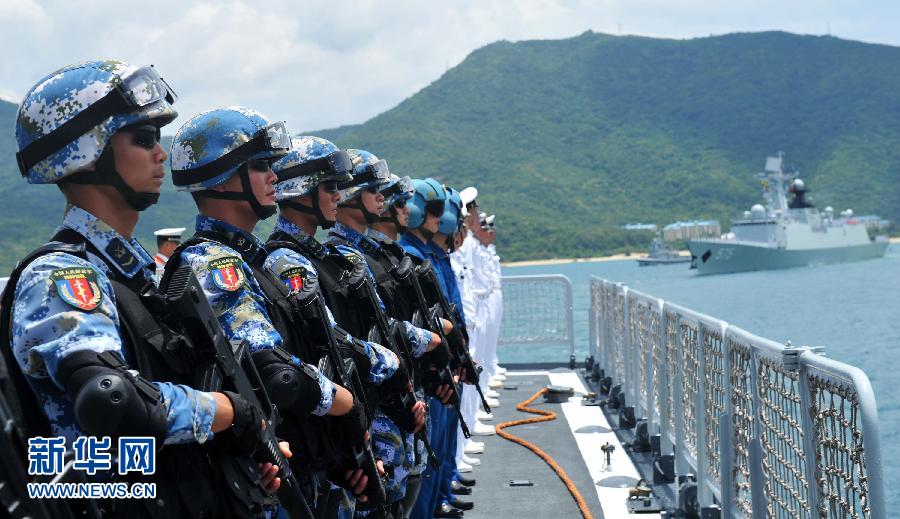 6月9日，在三亞某軍港，海口艦官兵及隨艦出海的特戰(zhàn)隊員離開碼頭。