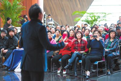 節(jié)儉令后，國家大劇院成了為數(shù)不多的演出營收未受影響的國字頭演出團(tuán)體之一。圖為國家大劇院第六屆歌劇節(jié)開幕主題活動(dòng)現(xiàn)場(chǎng)（資料圖片）。京華時(shí)報(bào)記者吳平攝