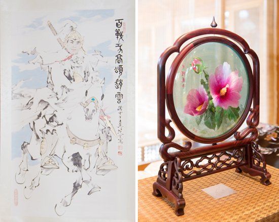 　當(dāng)?shù)貢r(shí)間2014年7月4日，中國國家主席習(xí)近平向韓國總統(tǒng)樸槿惠贈(zèng)送的趙云畫像（左）和木槿花玻璃工藝