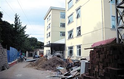 　該山莊目前正在建四星級賓館。新京報記者 吳江 攝