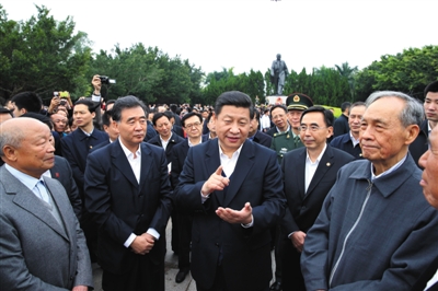 2012年12月11日，習(xí)近平任總書記后，首次出京考察選擇廣東，在深圳蓮花山向鄧小平像敬獻(xiàn)花籃，強(qiáng)調(diào)