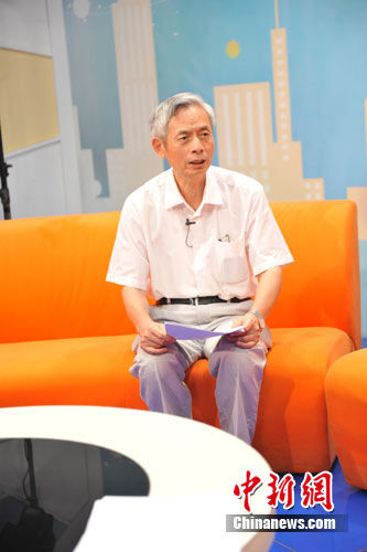 中國(guó)房地產(chǎn)業(yè)協(xié)會(huì)名譽(yù)副會(huì)長(zhǎng)朱中一參加中新網(wǎng)房產(chǎn)頻道視頻訪談。