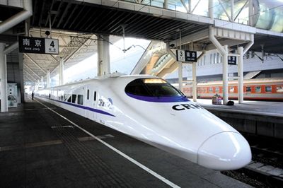 　白皮車 動(dòng)車，高鐵基本全白色