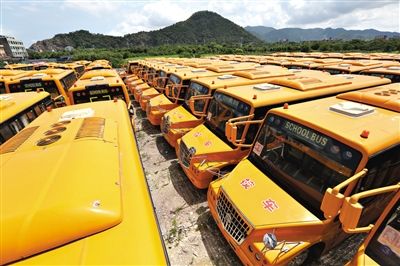 8月28日，浙江溫嶺，擱置農(nóng)村近1年的校車。