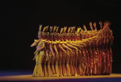 在歡迎晚宴上，上演經(jīng)典節(jié)目千手觀音。新華社發(fā)