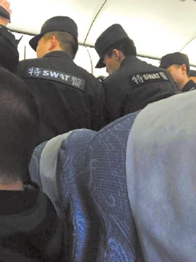 特警登機(jī)處理。