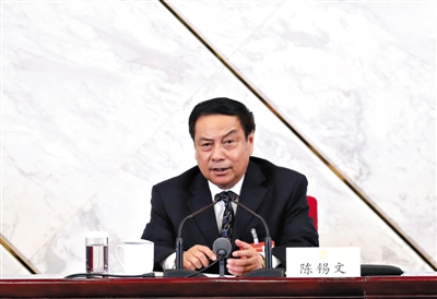 　全國政協(xié)委員、中央農(nóng)村工作領(lǐng)導(dǎo)小組副組長陳錫文。