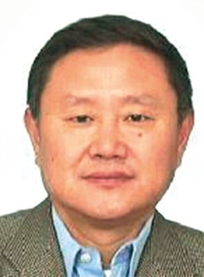 胡奉憲 現(xiàn)年60歲，外逃前任四川韻律實(shí)業(yè)發(fā)展公司總經(jīng)理、董事長(zhǎng)，2009年11月逃往美國(guó)或澳大利亞。