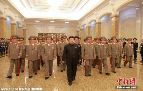 資料圖：朝鮮最高領(lǐng)導(dǎo)人金正恩此前參謁錦繡山太陽宮的情景。