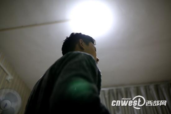 2013年2月份，17歲的林波在陜西省疾控中心拿到HIV確診報告。