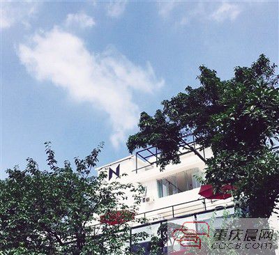 書店外觀設(shè)計感十足。