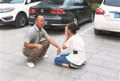 一位來自山西的父親，在燕郊找到陷入傳銷組織的女兒，當(dāng)街痛哭，求女兒回家