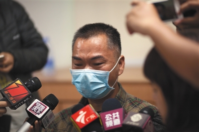 昨日，深圳，羅一笑的父親羅爾接受媒體采訪。圖/視覺中國