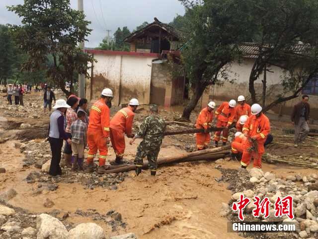7月28日,云南省保山市隆陽區(qū)瓦房鄉(xiāng)喜坪村上坪小組發(fā)生山洪災(zāi)害,造成3戶人家9人被沖走。