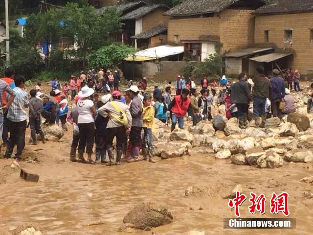 7月28日,云南省保山市隆陽區(qū)瓦房鄉(xiāng)喜坪村上坪小組發(fā)生山洪災(zāi)害,造成3戶人家9人被沖走。
