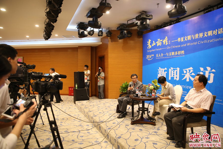 嵩山論壇新聞采訪現(xiàn)場(chǎng)。