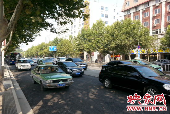 “無車日”仍有許多私家車主選擇開車上路。