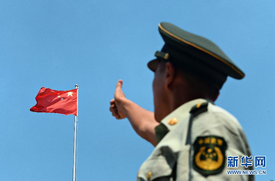  9月25日，武警浙江嘉興消防官兵為祖國“點贊”。