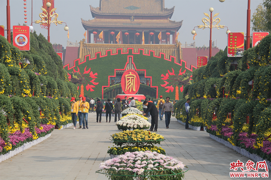 菊花布展將突出“熱烈祥和、喜迎客家、夢(mèng)圓開封”的特色，歷時(shí)1個(gè)月。