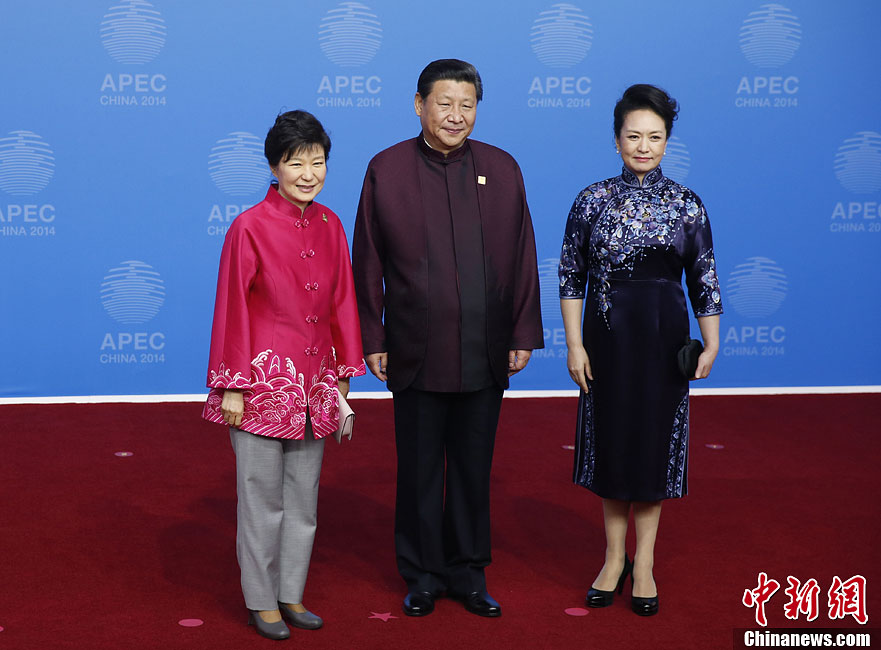 圖為習近平夫婦歡迎韓國總統(tǒng)樸槿惠。中新社發(fā) 杜洋 攝