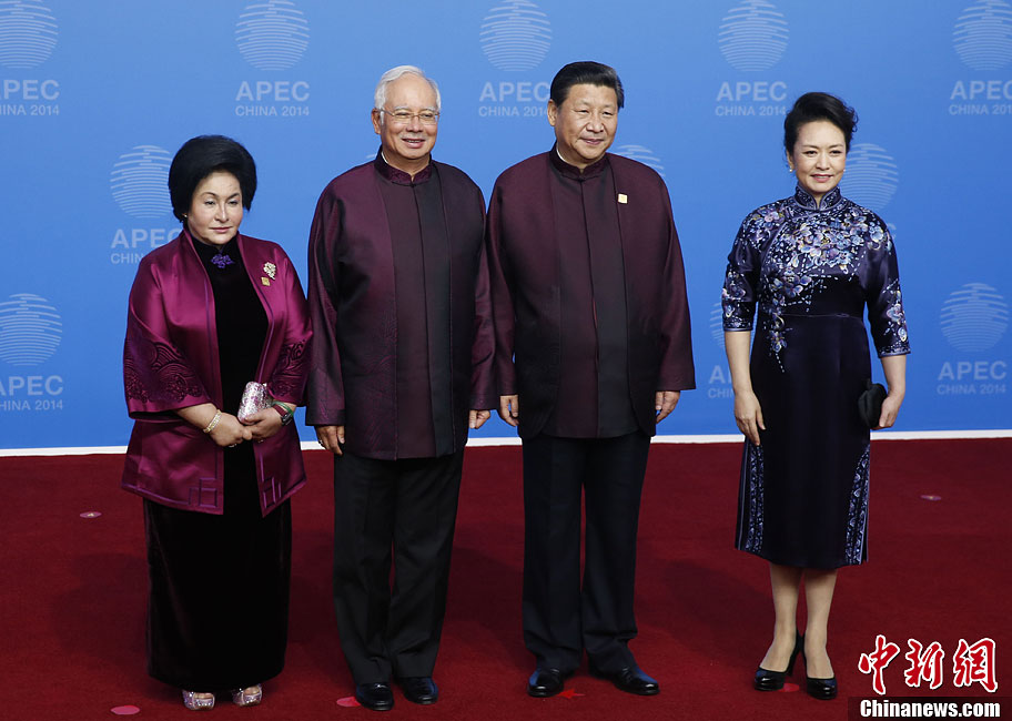 圖為習近平夫婦歡迎馬來西亞總理納吉布夫婦。中新社發(fā) 杜洋 攝
