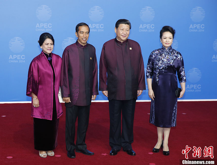 圖為習近平夫婦歡迎印度尼西亞總統(tǒng)佐科·維多多。中新社發(fā) 杜洋 攝
