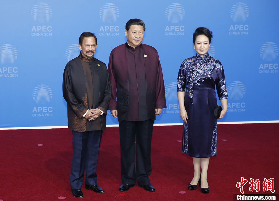 圖為習近平夫婦歡迎文萊蘇丹哈桑納爾。中新社發(fā) 杜洋 攝