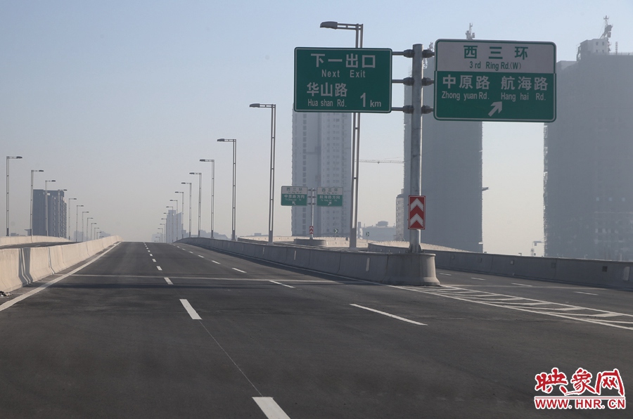 華山路方向與西三環(huán)出口。