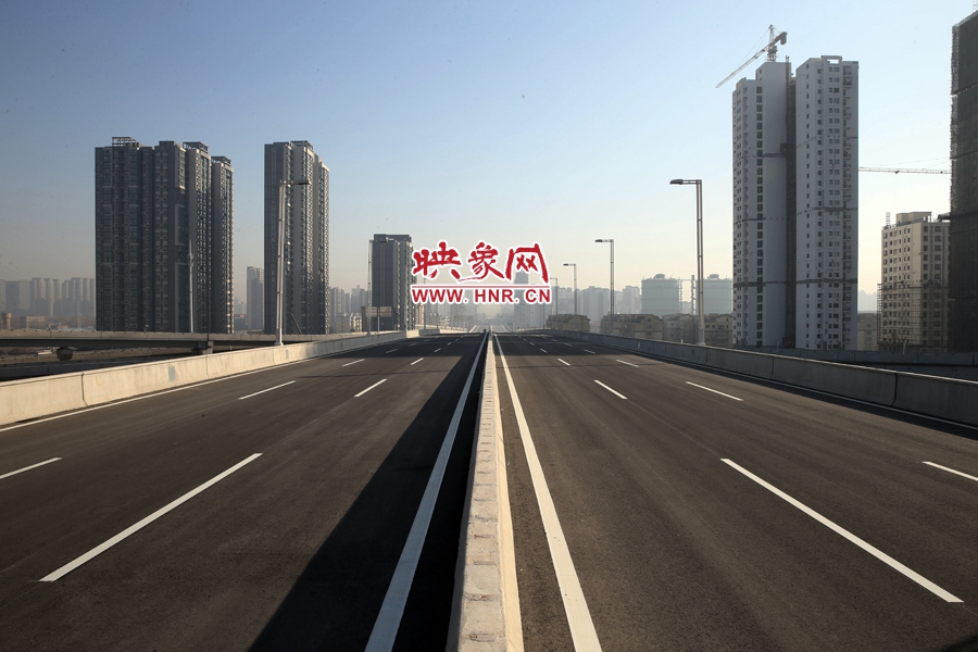 隴海高架過西三環(huán)進(jìn)入市區(qū)。