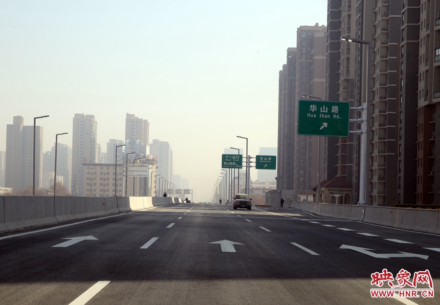 嵩山南路方向，華山路出口。