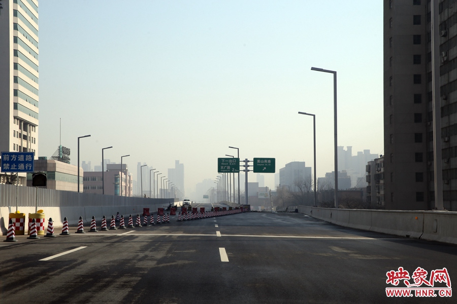 嵩山南路出口，由西向東至嵩山南路出口向東暫未開通。