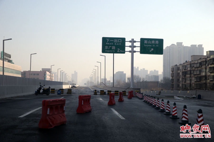 嵩山南路出口，由西向東至嵩山南路出口向東暫未開通。