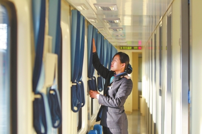 臥鋪車廂 半包式，更具私密性和舒適性。