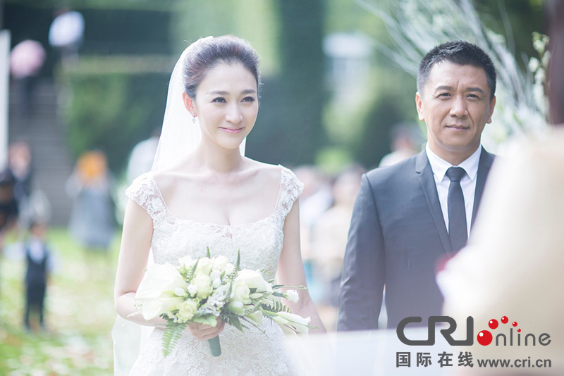 李小冉比利時(shí)辦婚禮 朱丹、鐘欣潼、應(yīng)采兒做伴娘