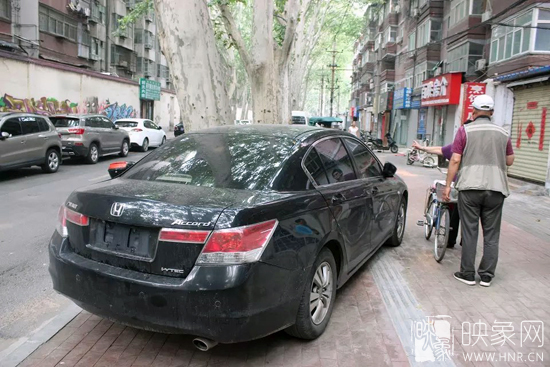 男子的車牌因是外地牌照，被小偷盜走。