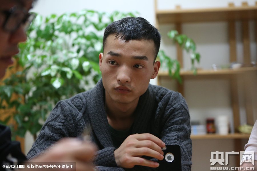 網(wǎng)絡紅人葉良辰現(xiàn)身浙江臺州，接受記者的專訪。
